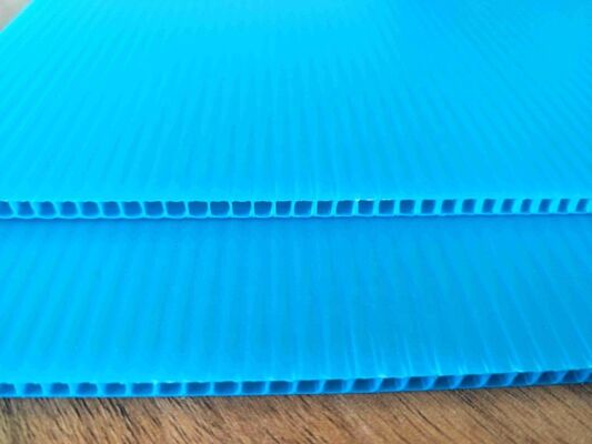 Tấm nhựa chống tia UV có thể tái chế chống thấm nước Tấm PP dạng sóng cho đóng gói công nghiệp