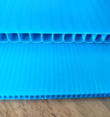 Tấm nhựa PP dạng sóng có thể tái chế, chống thấm nước, kích thước tùy chỉnh cho bao bì hộp