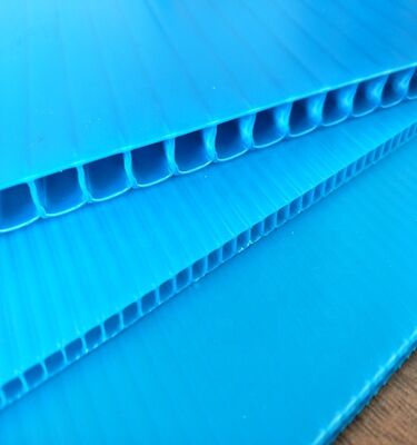 Tấm nhựa PP dạng sóng có thể tái chế, chống thấm nước, kích thước tùy chỉnh cho bao bì hộp